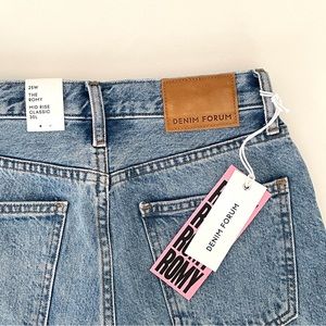 ARITZIA Denim Forum The Romy Mid Rise Straight Leg Jeans 30L NWT